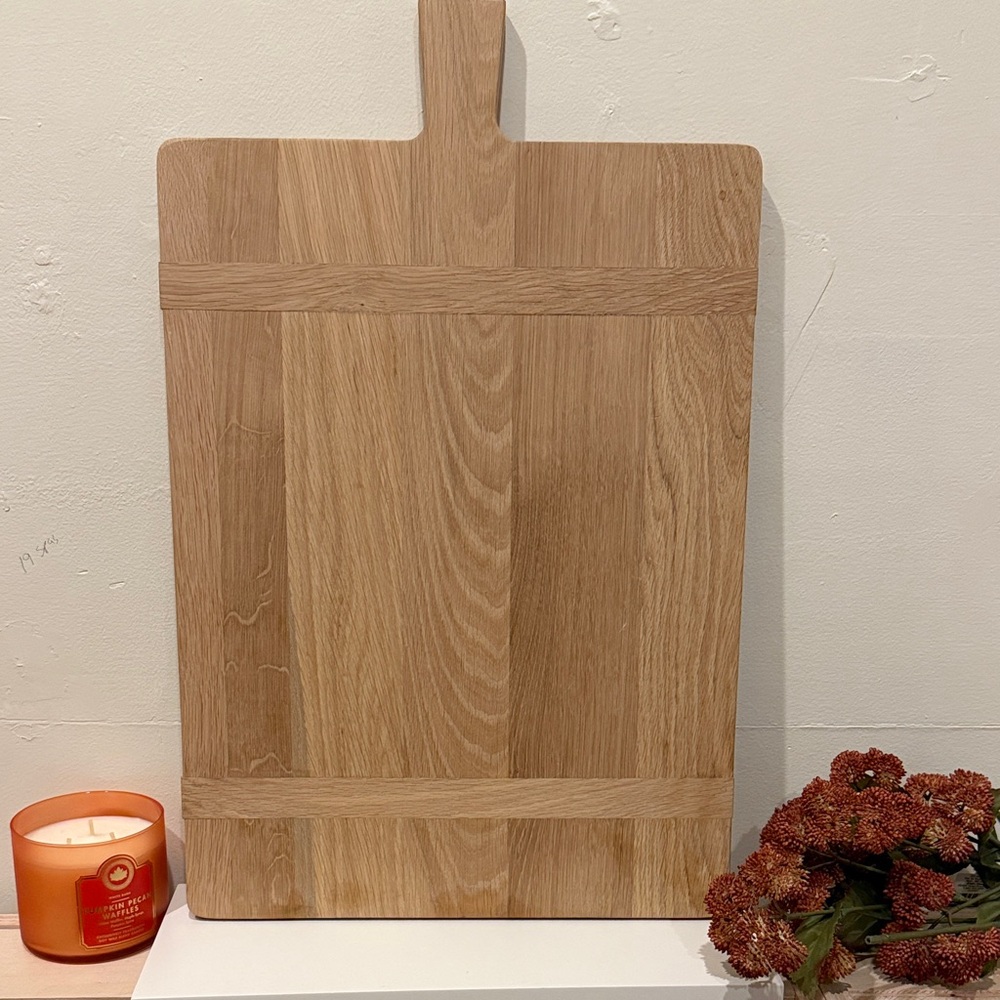 Classic Oak Paddle Cutting Board - Natural Brown